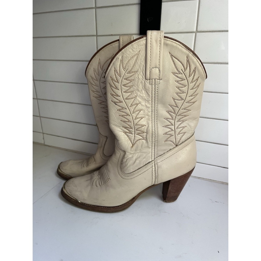 Vintage Women's ACME Creme Beige Cowboy Boots Brass Toe Stitched Heeled 7 M